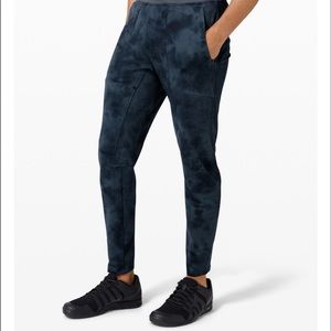 Lululemon- Men’s TEXTURED TECH PANT - 29” sz L